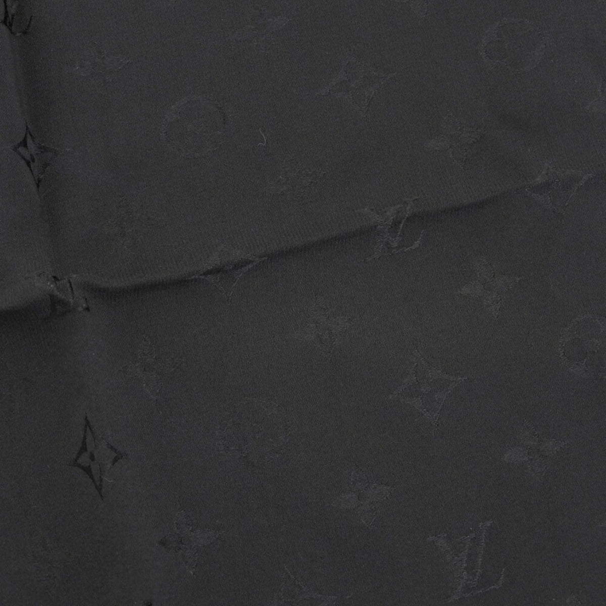 Pre-Owned Louis Vuitton LOUIS VUITTON monogram scarf silk black (Like New)